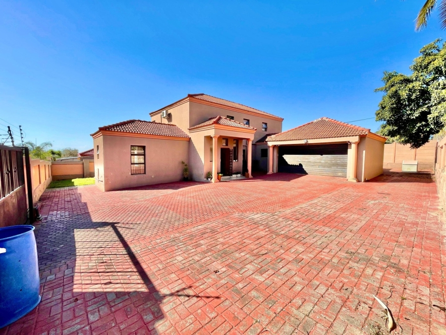 4 Bedroom Property for Sale in Safari Gardens North West